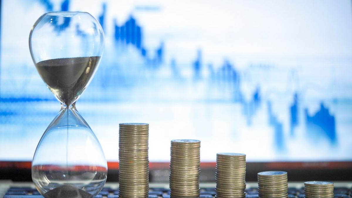 Mircea Cosea Multi bani au parasit Romania recent Mi e teama ca iesirile vor continua Cursul nu va reveni la 5 lei euro
