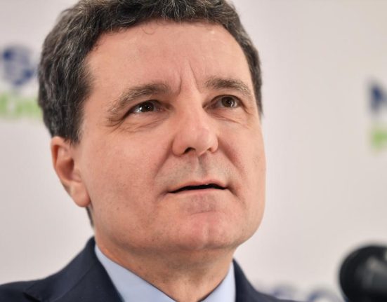 Nicustor Dan Relatia cu Dumnezeu si credinta in sprijinul divin
