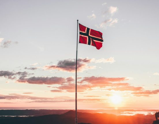 Norvegienii se lupta pentru biletele semifinalei Europa League Un fan a vandut unul dintre cei mai scumpi pesti din Scandinavia pentru a ajunge la meci