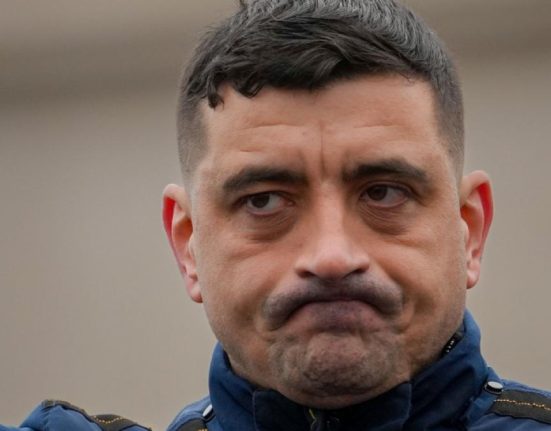 Politolog A jigni contracandidatul grosolan e penibil