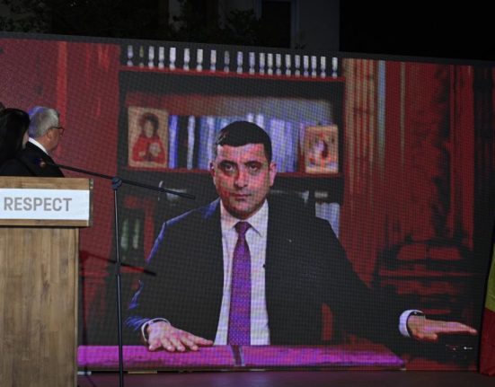 Simion a explicat cum il va pune premier pe prorusul Georgescu Pot schimba membrii CCR serviciilor