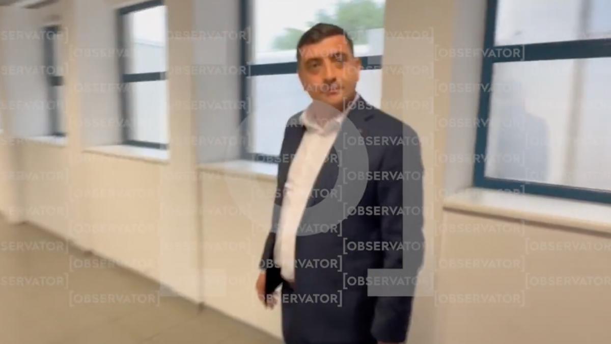 Simion s a intors acasa O doamna l a intrebat in aeroport despre dezbateri Succes votati l pe Nicusor Faceti ce stiti