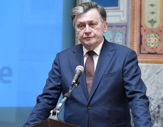 Surse Crin Antonescu sa intalnit cu un trimis al lui Trump la prezidentiale