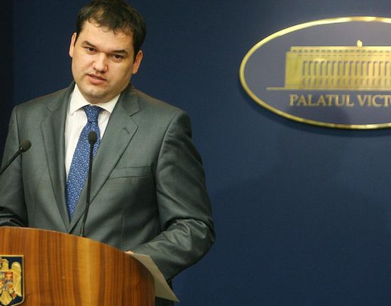 cseke atilla critica planul lui simion de concediere
