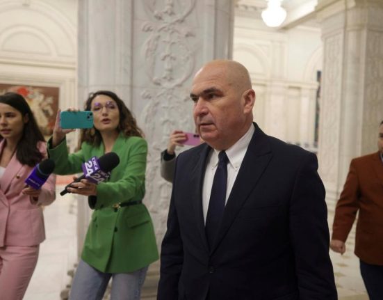 Ilie Bolojan explica expertilor Fitch planul de reducere a deficitului bugetar