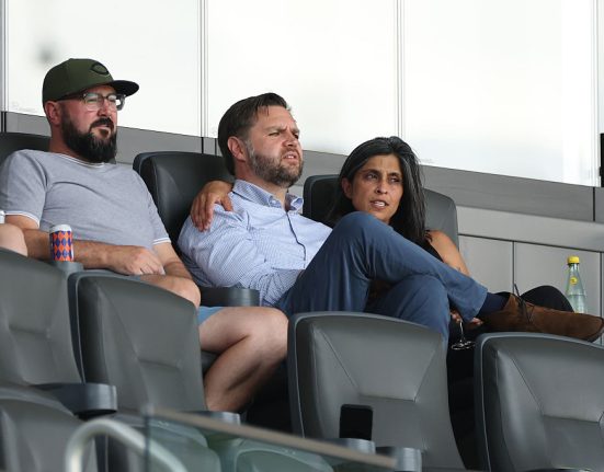 JD Vance la fotbal cu lunetistii Vicepresedintele SUA a fost pazit ca un soldat