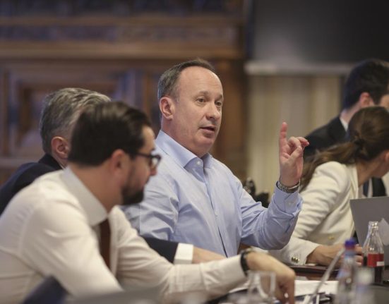 Liderul PSD cere taxa de solidaritate cu masina scumpa
