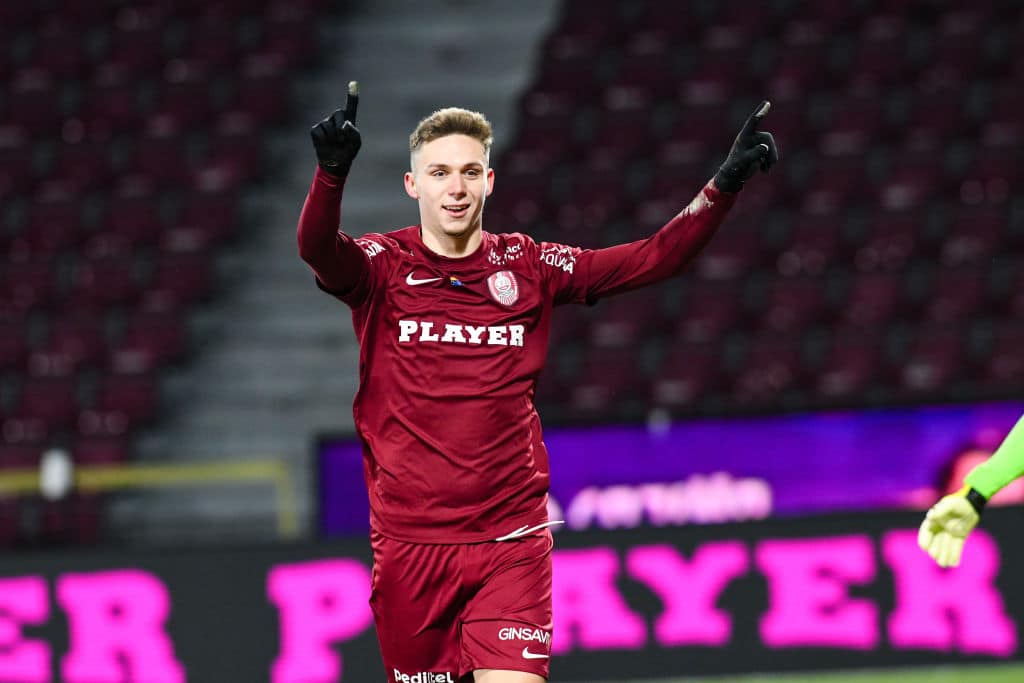 Louis Munteanu dorit de Dan Sucu Genoa si echipele din La Liga se bat pe golgheter