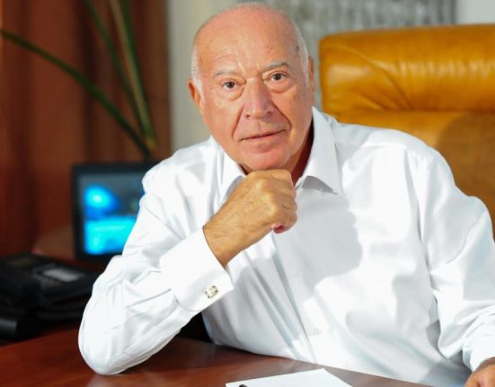 Profesorul Dan Voiculescu spune ca renuntarea la plafonarea preturilor e un risc major