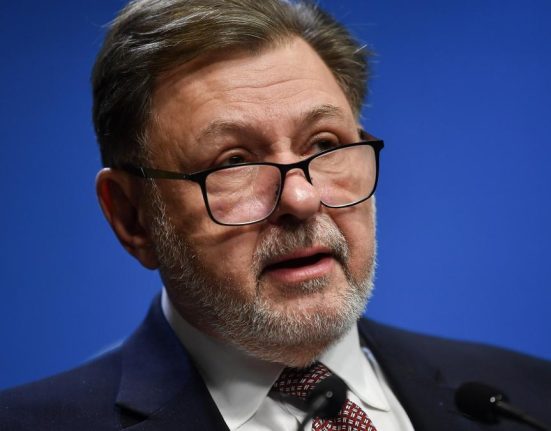 Rafila il critica pe Ghinea dupa negocieri Intelege greu Caciu Iesirile acestea ne afecteaza