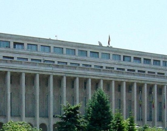 Sindicalistii cer lui Bolojan retragerea ordonantei de taiere a sporurilor
