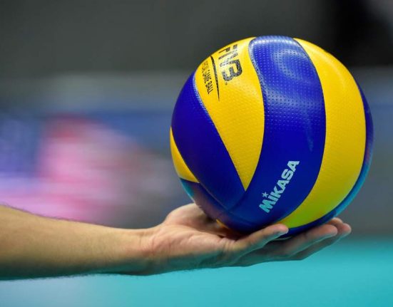 Volei pe nisip si entuziasm tineresc in Bucuresti
