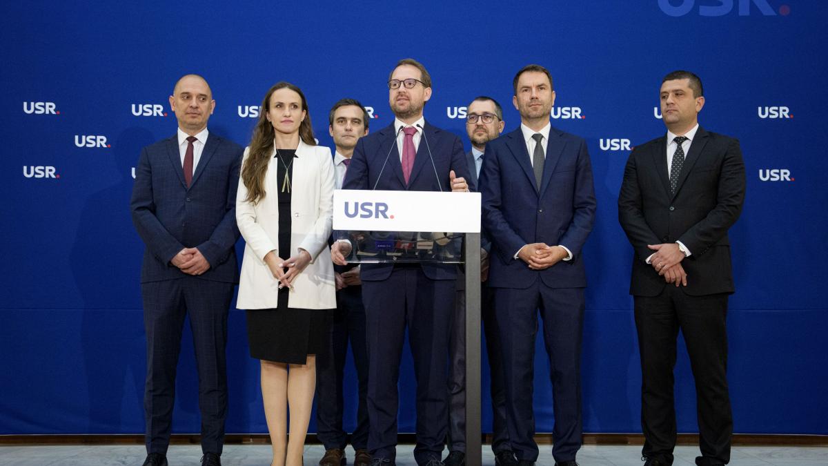 Votul pentru presedintele USR a inceput cu noua candidati