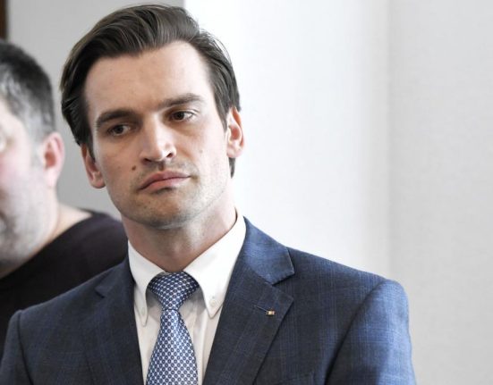 deputatul PNL andrei baciu il acuza pe robert negoi de parcari goale