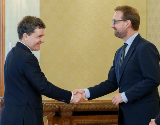 scandal pe ministere usr nu renunta la ministere pentru udmr