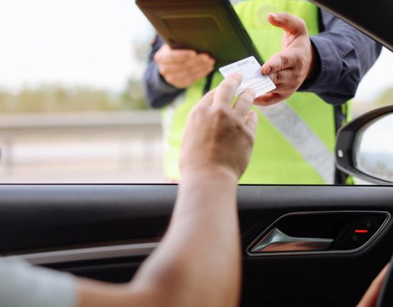 Amenda neplatita in 90 de zile duce la suspendarea permisului