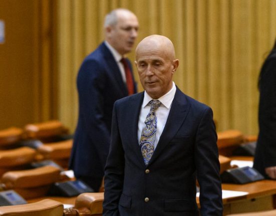Deputatul AUR Mugur Mihescu invins de nestiinta primea bani pentru chirie