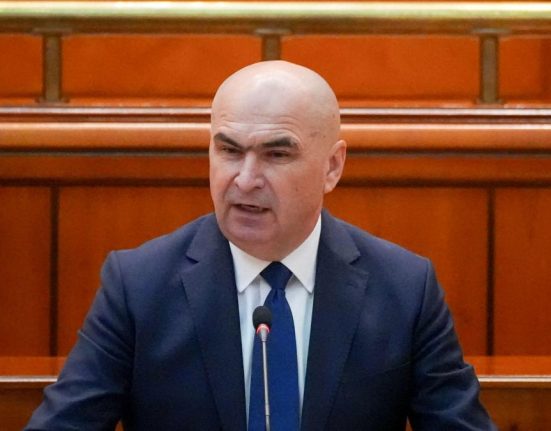 Guvernul isi asuma raspunderea pentru pachetul fiscal
