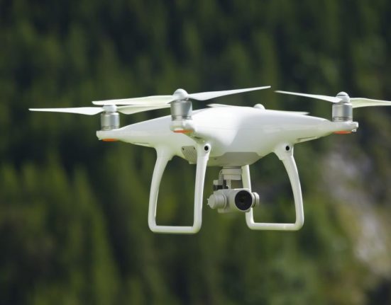 Guvernul propune folosirea dronelor pentru identificarea constructiilor ilegale