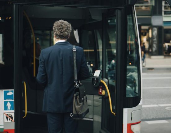 Ilie Bolojan trimite demnitarii la autobuz