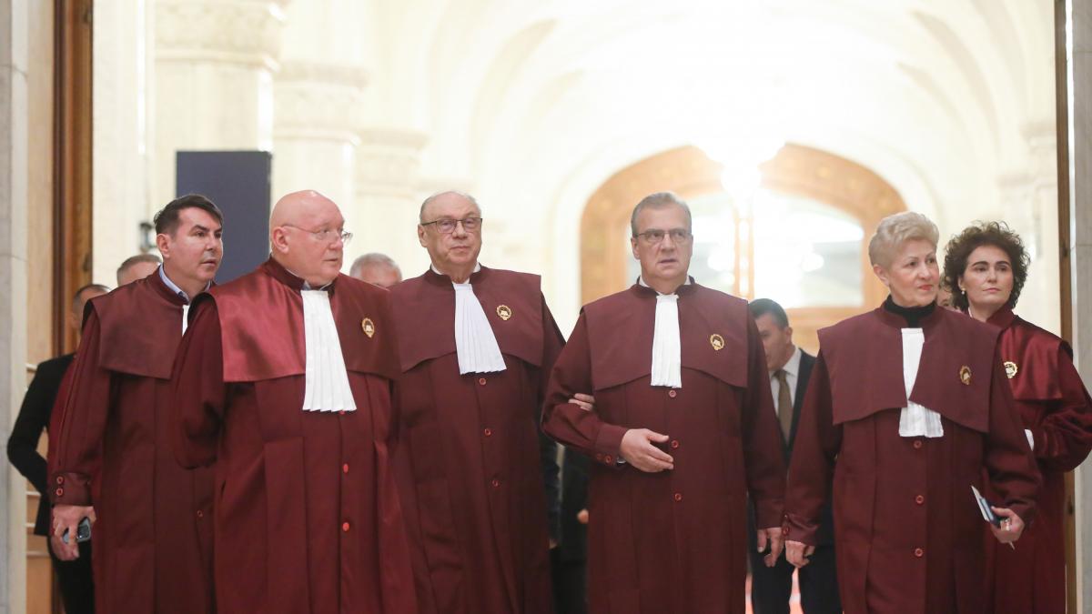 Judecatorii CCR ignora intrebrile despre bonusurile de 35000 euro