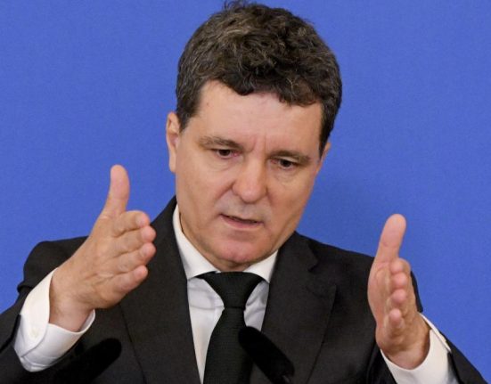 Nicusr Dan nu renunta va retrimite lega Vexler