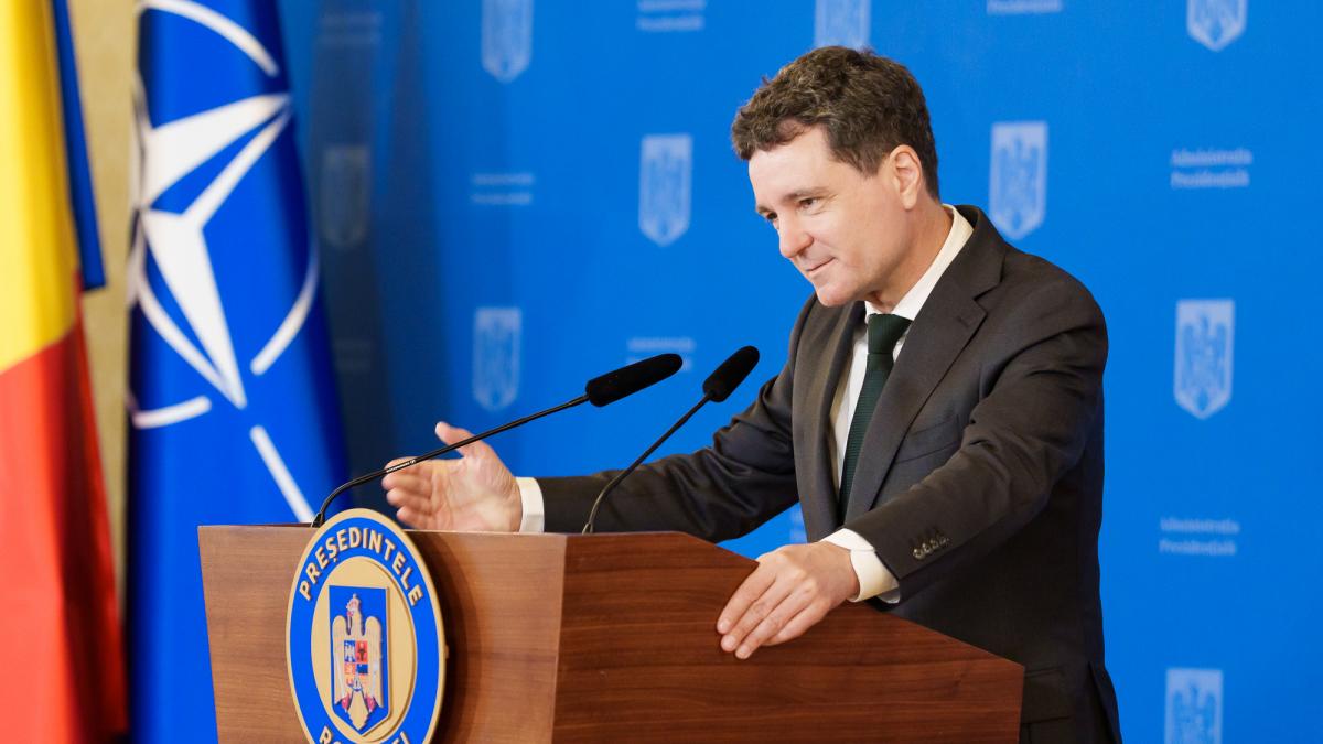 Nicustor Dan l a numit pe Dacian Dragos judecator CCR