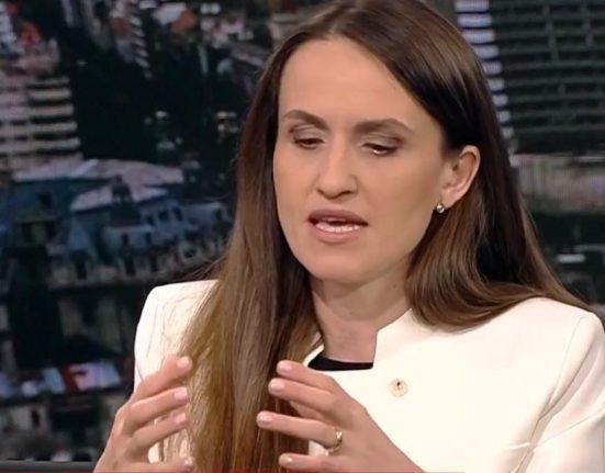 Oana Toiu Se reintroduc taxele consulare buget inexistent Lista taxelor consulare