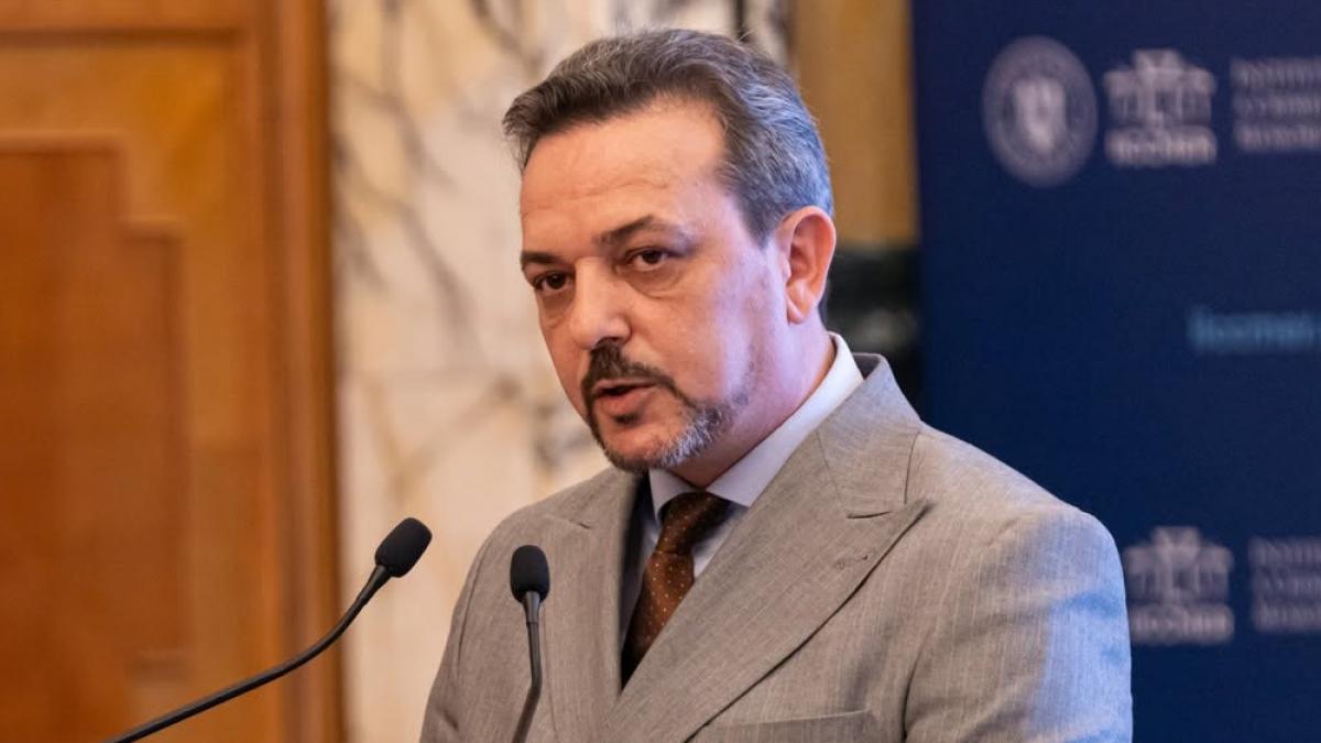 Presedintele IICCMER solicit interzicerea simbolurilor comuniste