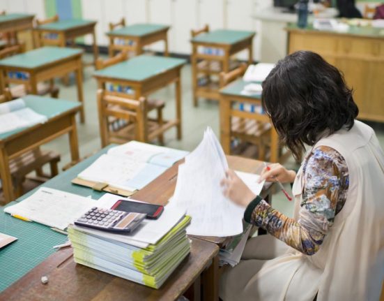 Ministrul Finantelor promite salarii pentru profesori dar bugetul e nerealist