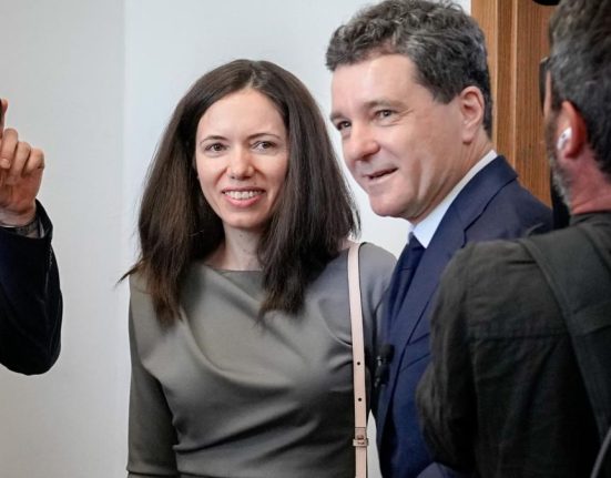 Nicuser Dan a dantzat cu familia la o nunta