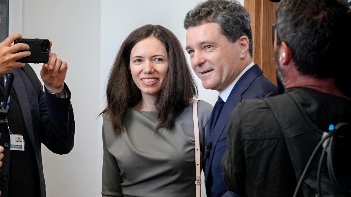 Nicuser Dan a dantzat cu familia la o nunta