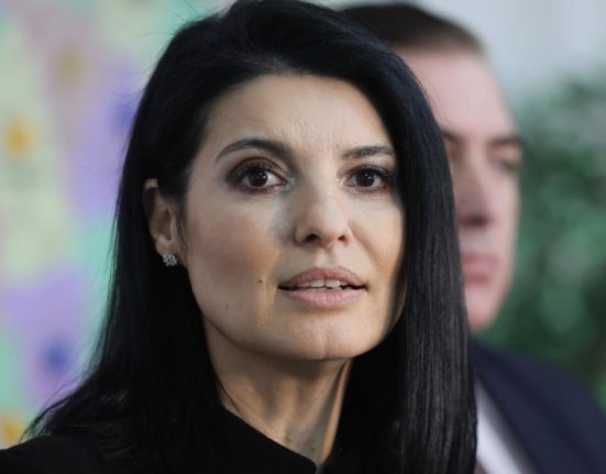 PUSL cere incetarea privilegiilor lui Basescu Lavinia Sandru Romanii nu mai pot fi umiliti