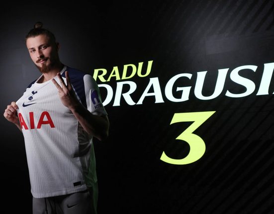 Radu Dragusin isi schimba numarul la Tottenham