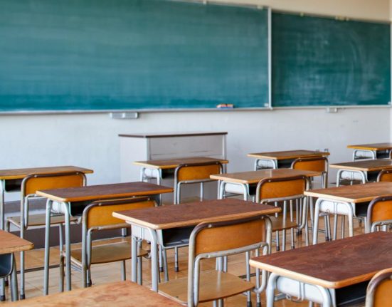 Revolta in educatie din cauza interzicerii cumulului pensie salariu