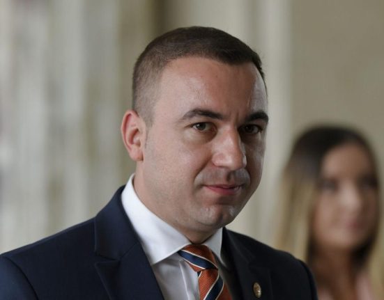 Sorin Grindeanu l a sunat pe Bogdan Ivan sa retraga finul