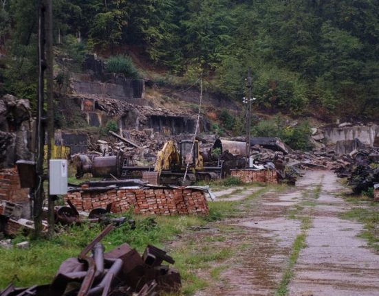salrom acuza pe radu miruta de autopromovare pentru licenta de grafit mina este o ruina
