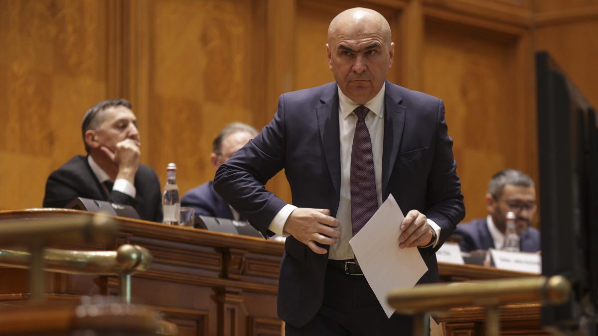Bolojan fata in fata cu 4 motIuni de cenzura