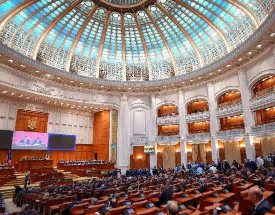 Cele patru motiuni de cenzura citite in Parlament