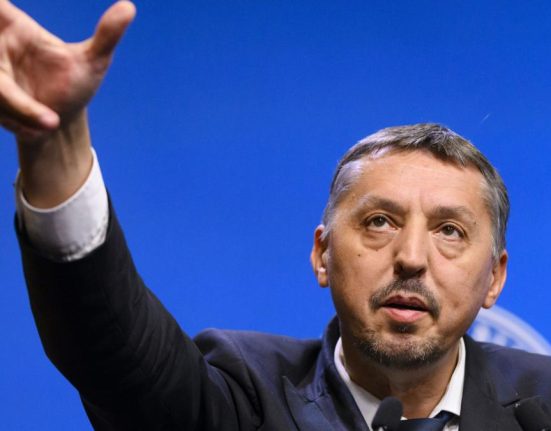 Daniel David declara ca demisioneaza daca AUR trece motiunea