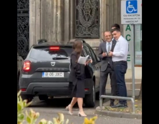 George Simion a parcat masina pe loc special pentru dizabilitati