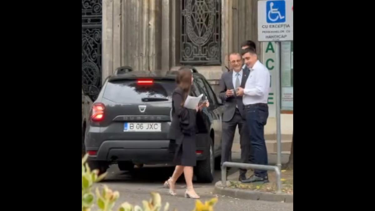 George Simion a parcat masina pe loc special pentru dizabilitati