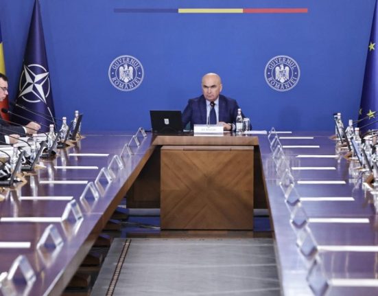 Guvernul a adoptat Pachetul 2 concedieri si taxe crescute