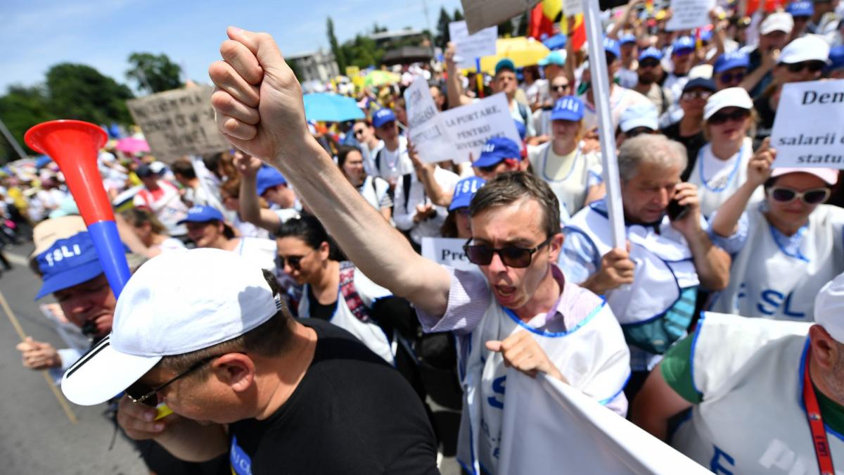 Lista angajailor Guvernului protestatari Noni Iordache il ironizeaza pe Jurca