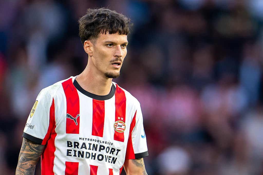 Lovitura pentru Dennis Man PSV a castigat dar romanul a stat pe banca