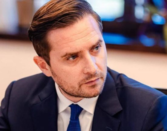 Stelian Bujduveanu Salariile din administratia locala sunt mari