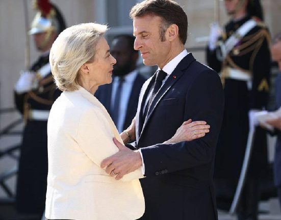 Ursula von der Leyen anchetata pentru mesajul sters de la Macron