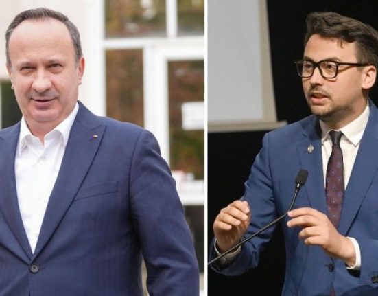 Lideri PSD critica achizitia de Dustere de la Guvern