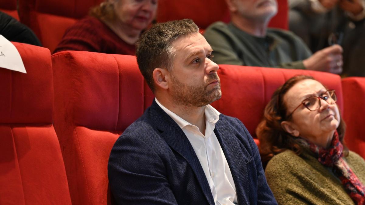 Ciprian Ciucu, la comemorarea lui Corneliu Coposu: "Aparține României și poporului român" 1 Ciprian Ciucu la comemorarea lui Corneliu Coposu Apartine Romaniei si poporului roman