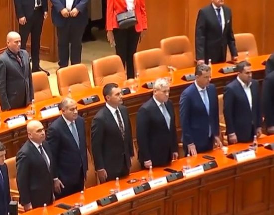 Gestul controversat al ministrului Apararii Ionut Mosteanu la imn